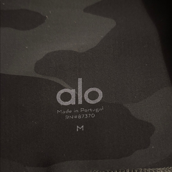 ALO Yoga Dark Camouflage Leggings - Picture 3 of 3